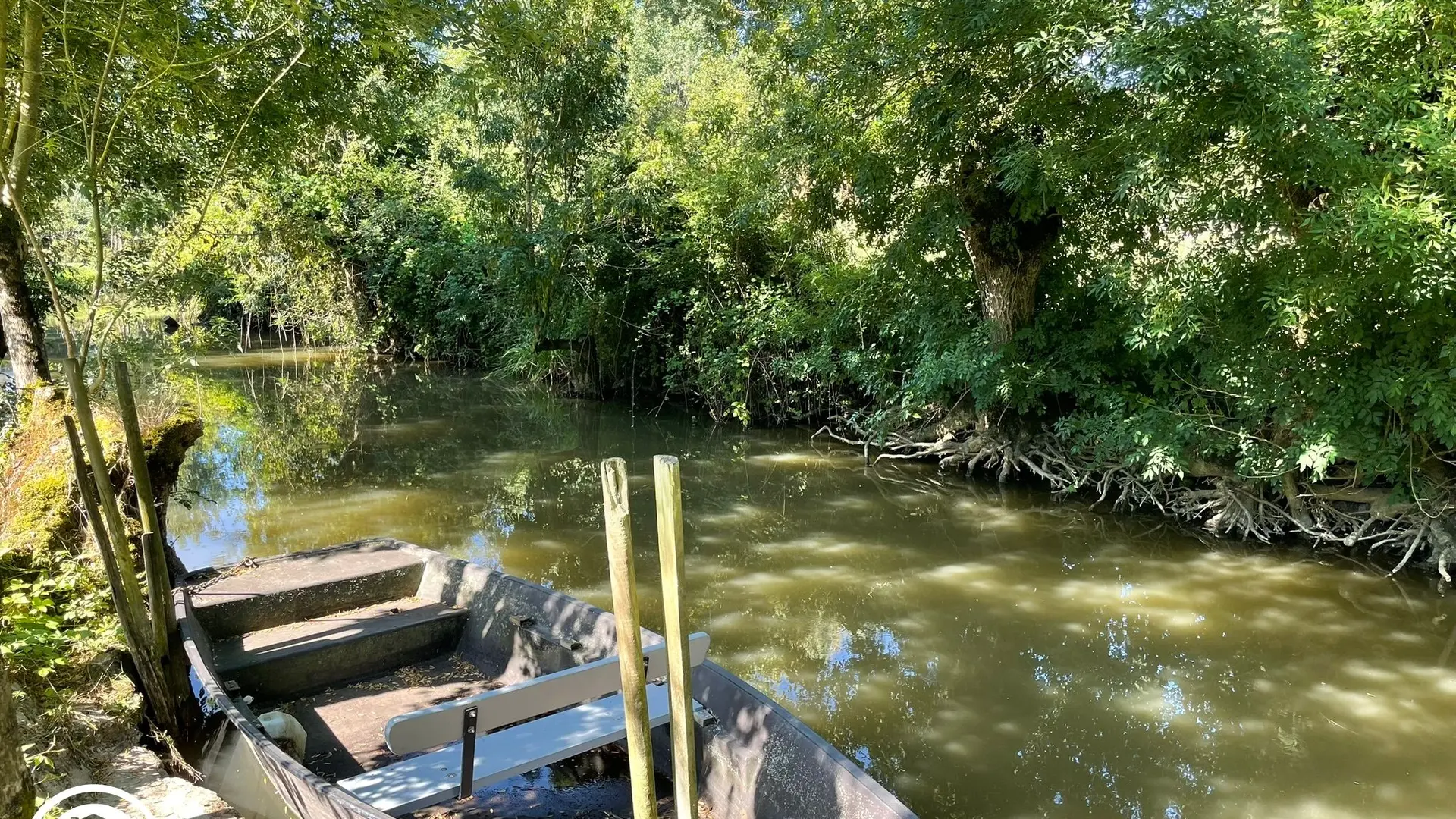 Gîte agréé Gîtes de France dans le PNR Marais Poitevin : Barque à disposition_23