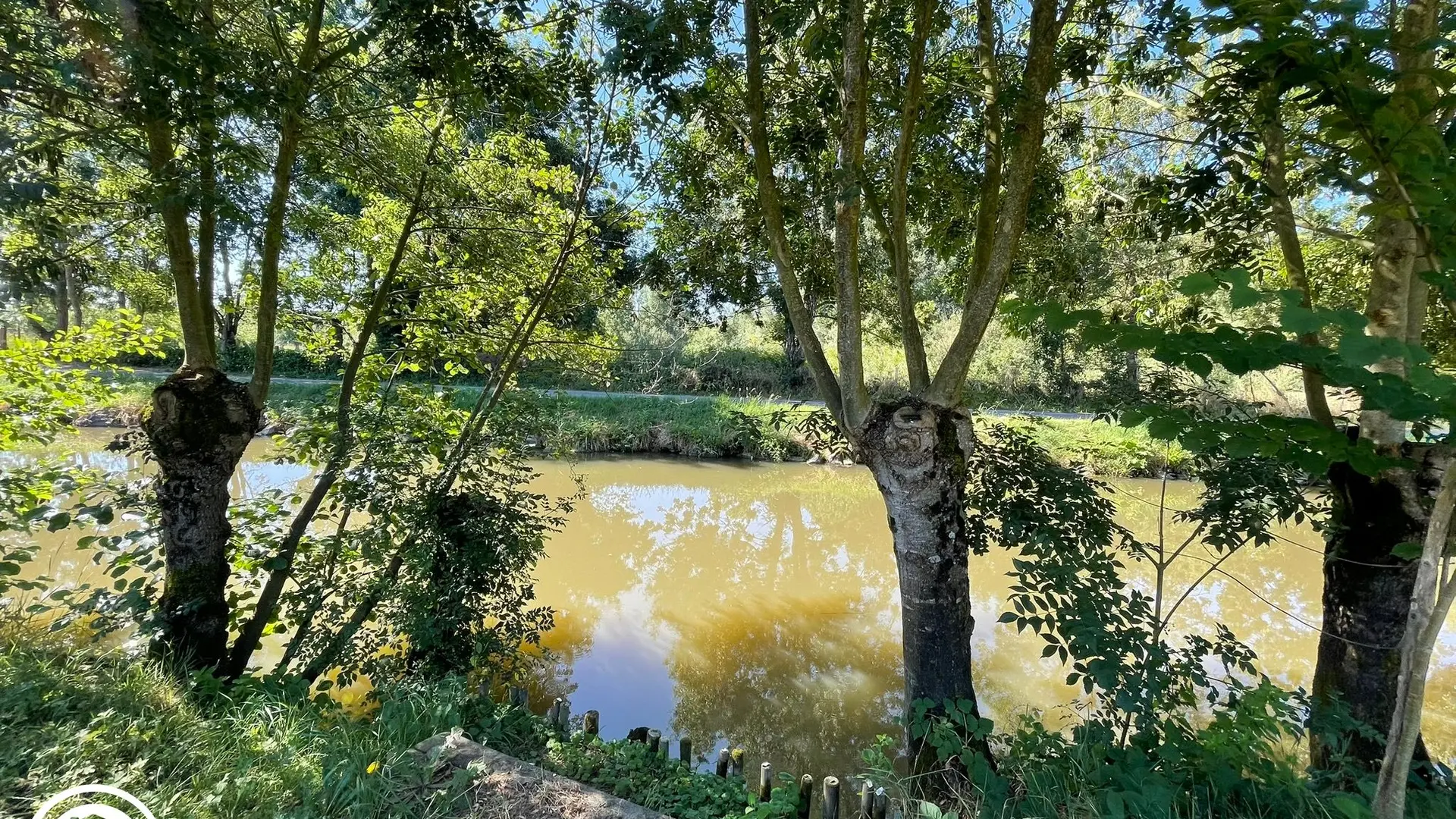 Gîte agréé Gîtes de France dans le PNR Marais Poitevin : Coin pêche_24