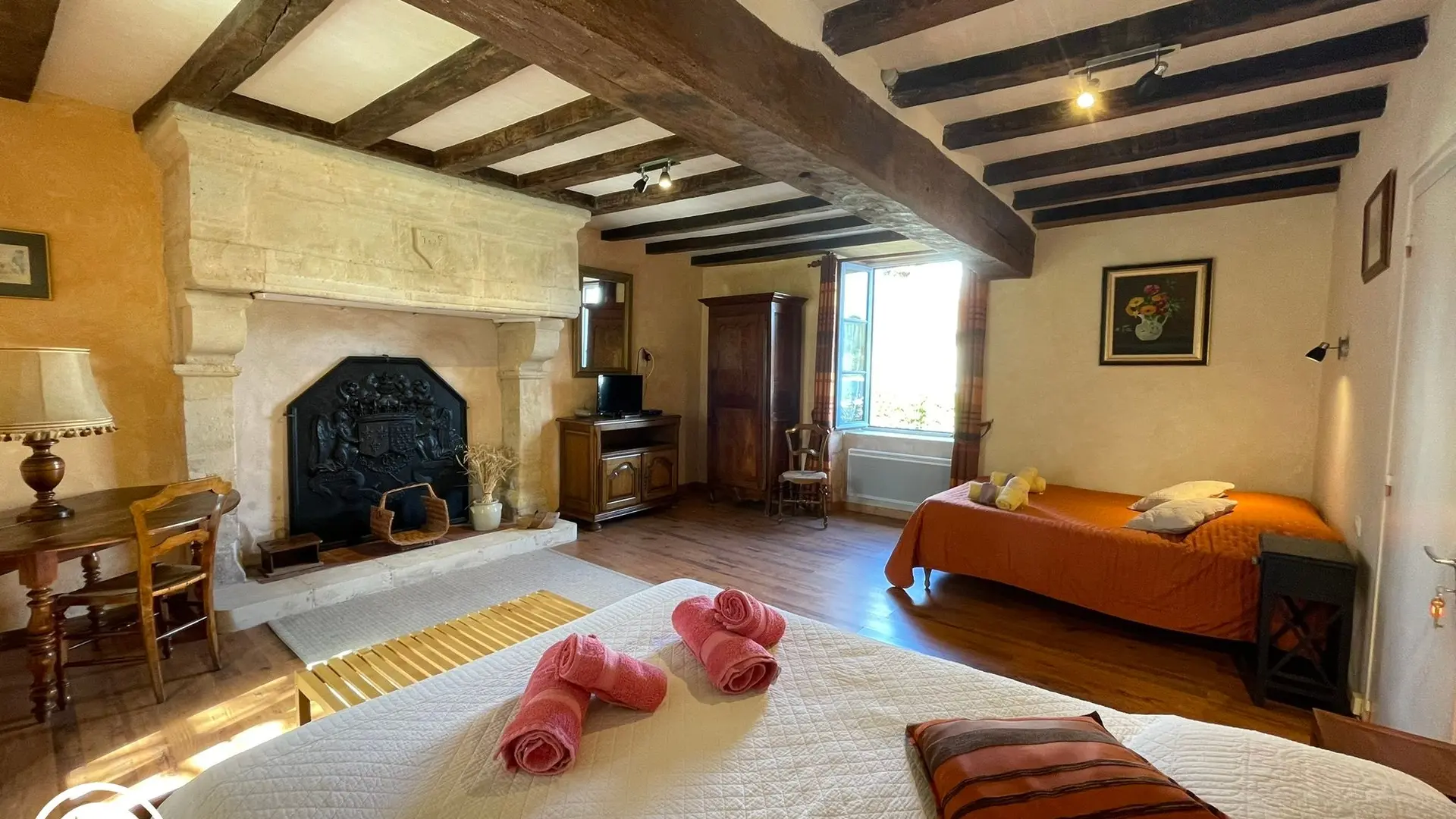 Gîte agréé Gîtes de France en Vendée : Chambre 1 (2 lits 140)_4