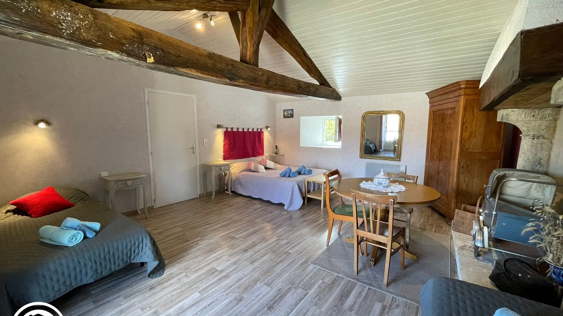 Gîte agréé Gîtes de France en Vendée : Chambre 2 (1 lit 140 + 2 lits 90)_17