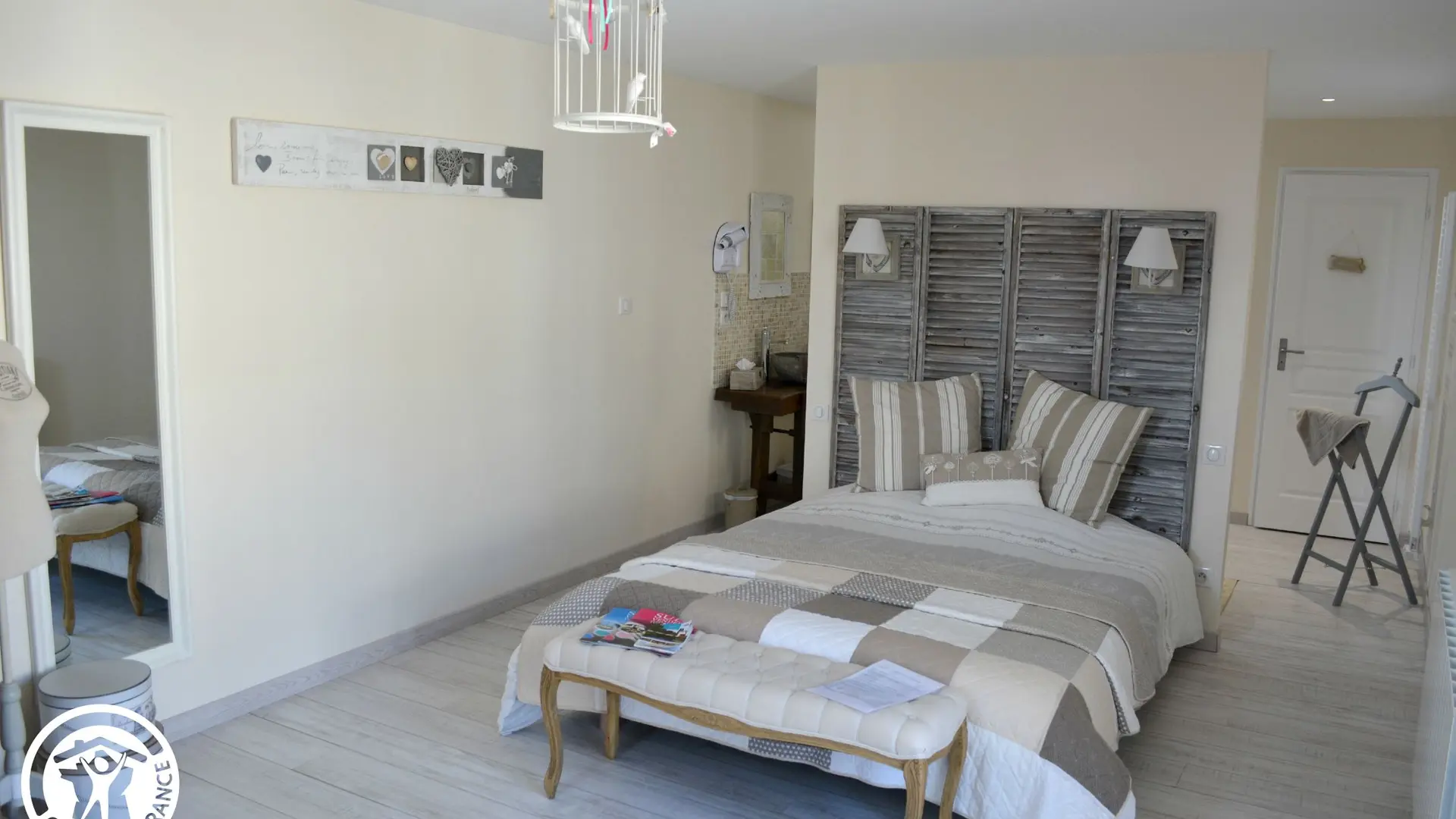 Gîte agréé Gîtes de France en Vendée : Chambre Charme (1 lit 160)_3