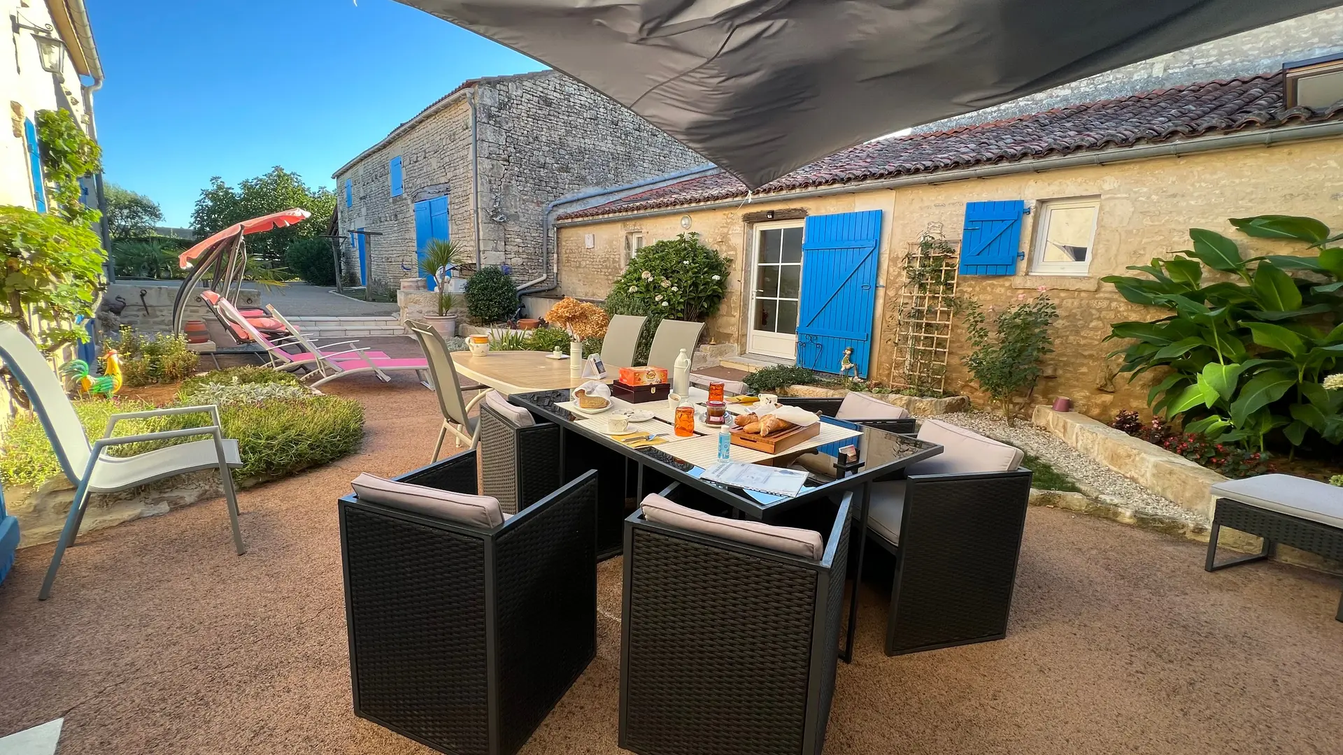 Petit déjeuner en terrasse_17