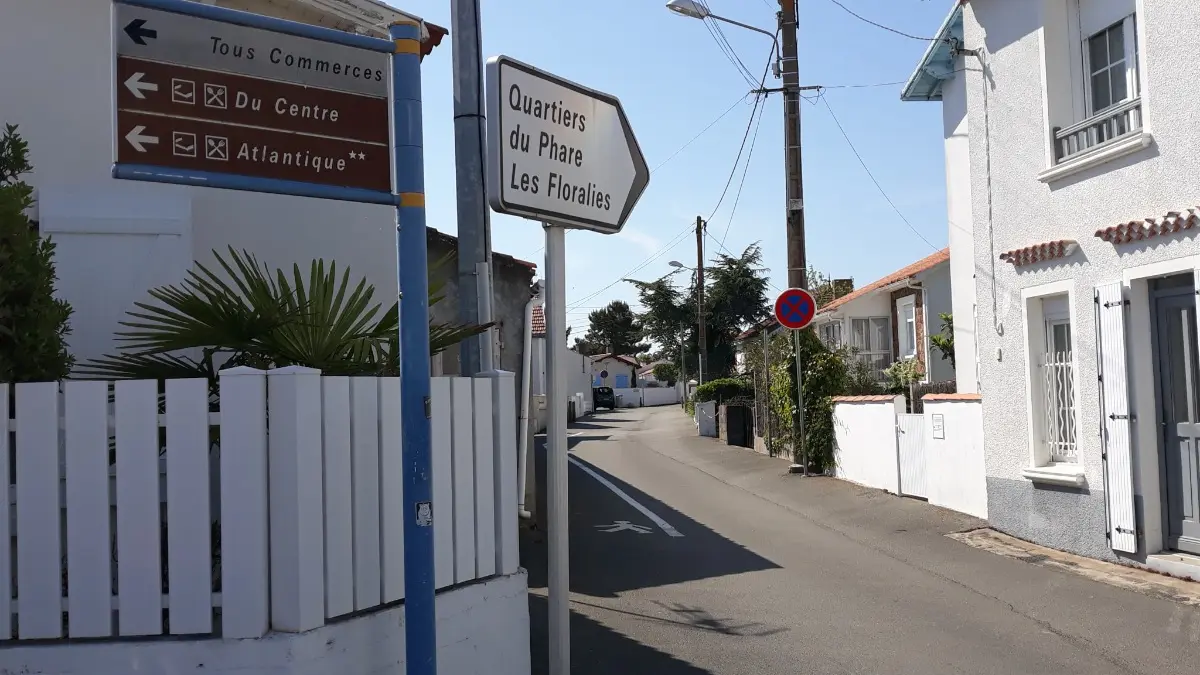 emplacement voiture rue des pins