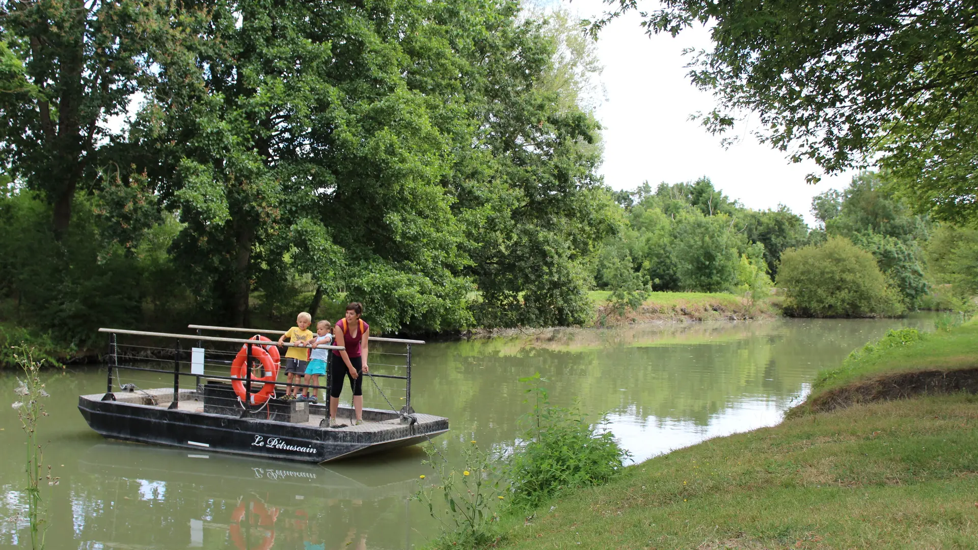 Sentier des bois blancs - bateau à chaîne