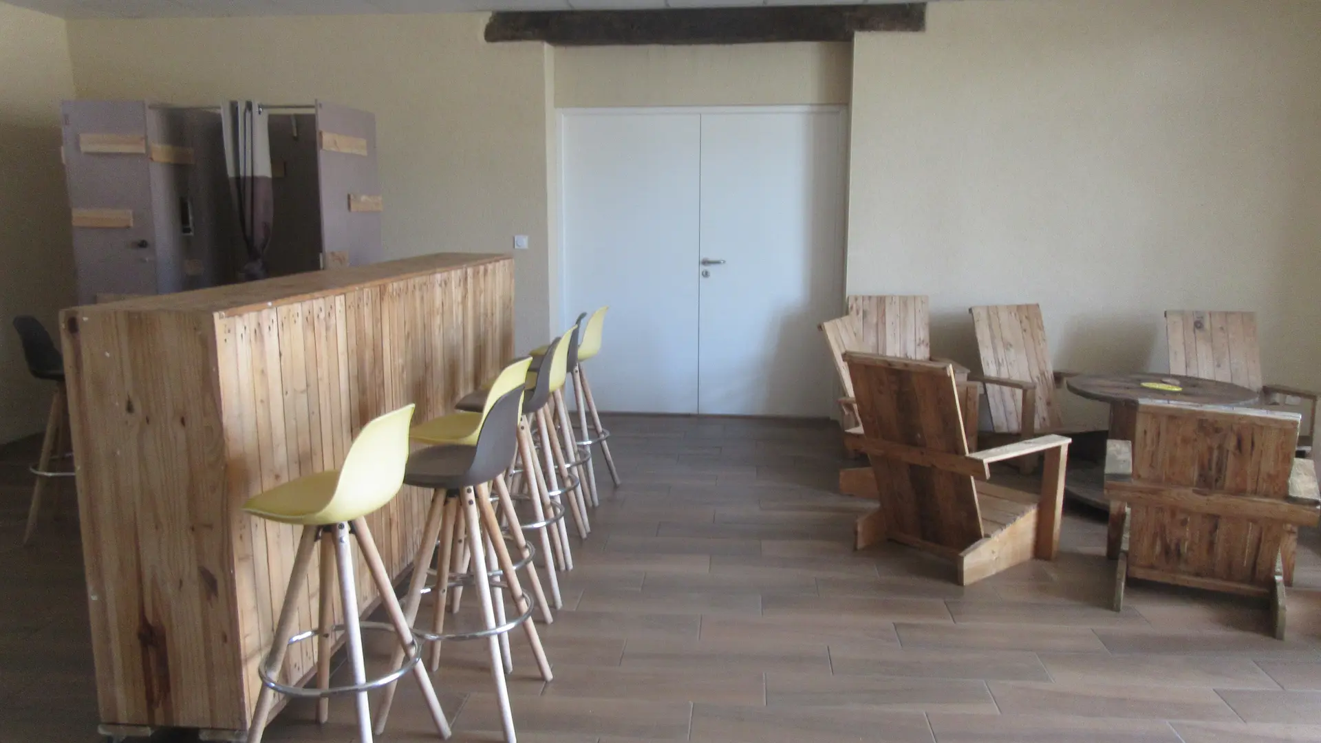 SALLE 50 m2