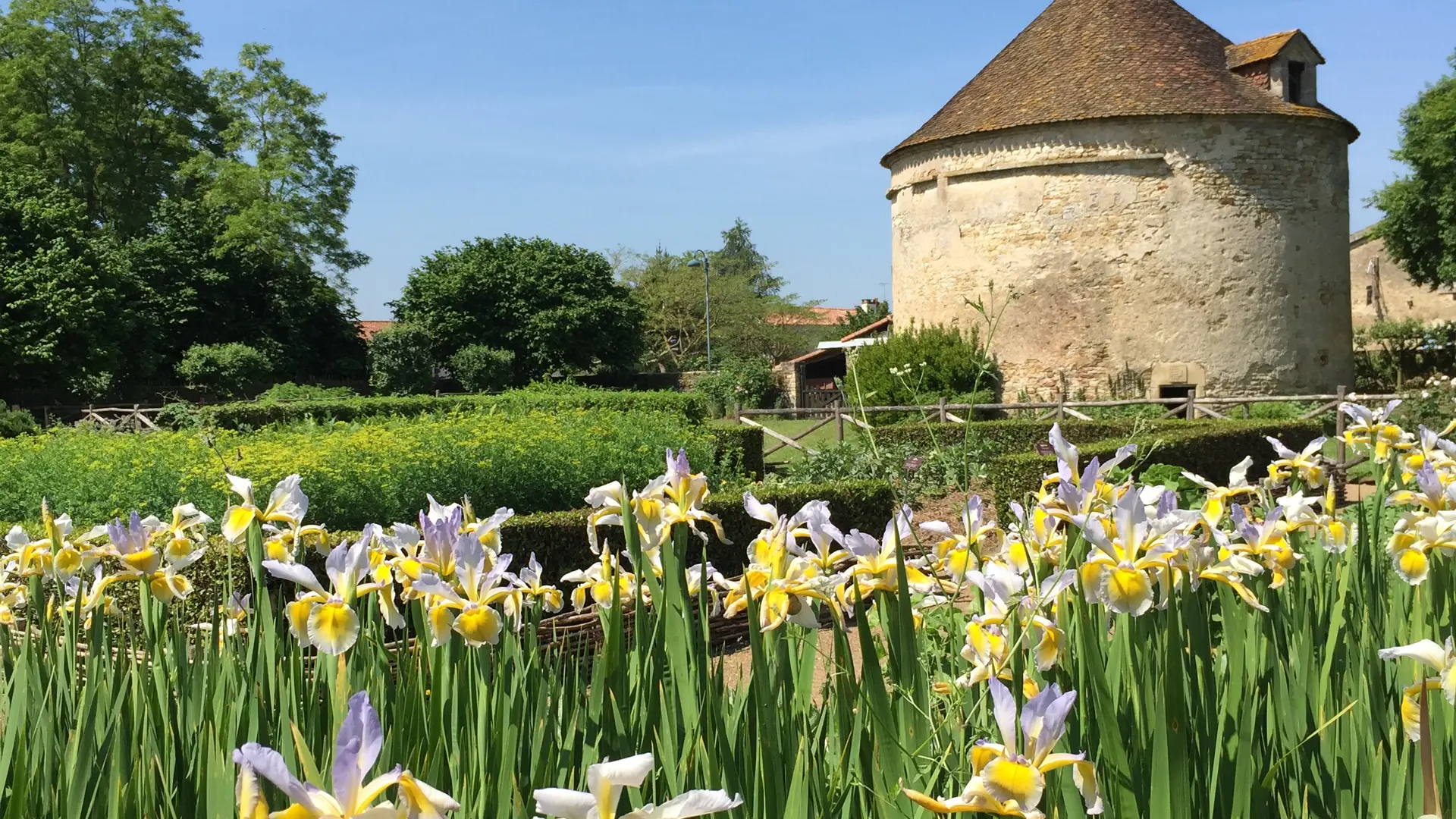 Jardin d'inspiration médiévale Bazoges-en-Pareds