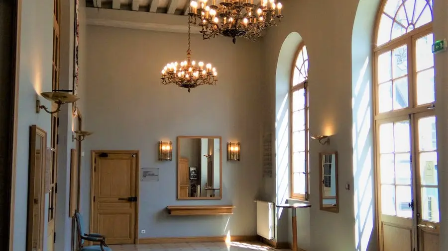 Hall -  théâtre de la halle au blé - la Flèche