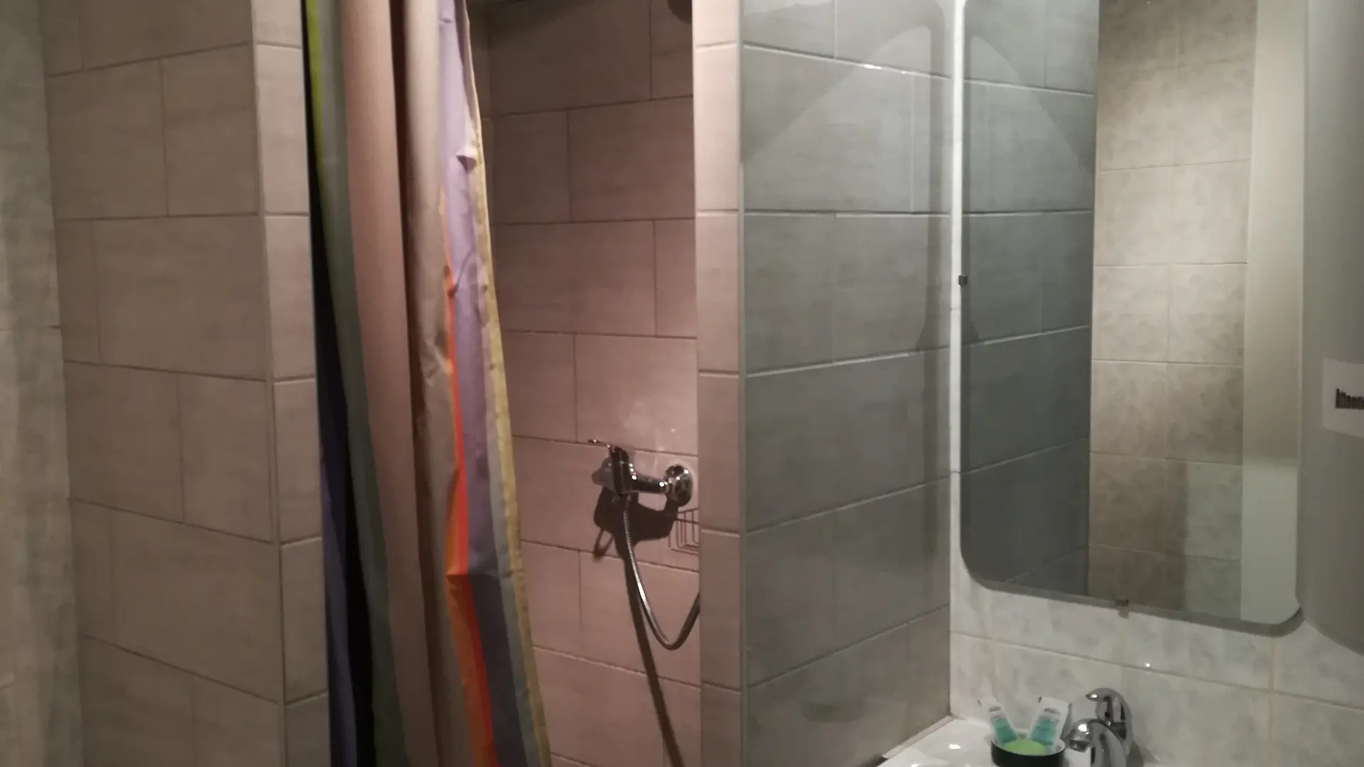 Gîte de Bannes_Montval sur Loir_salle d'eau