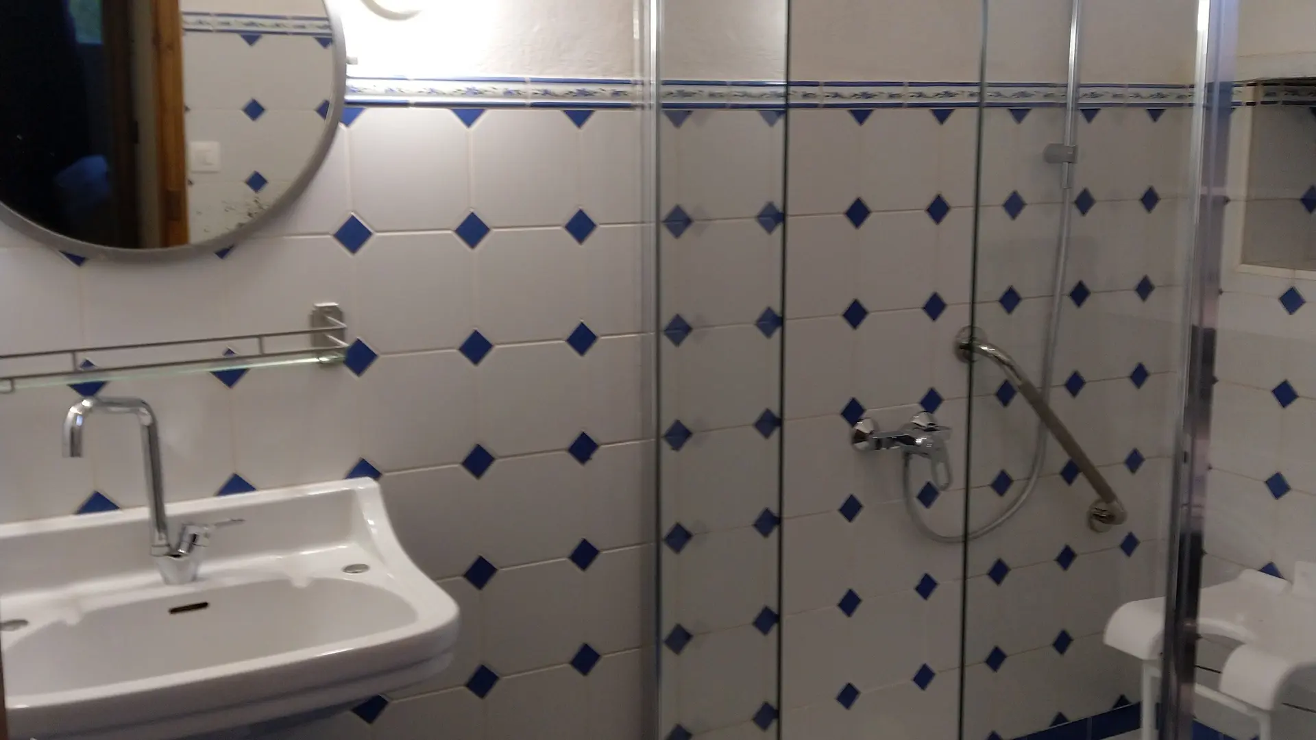 Salle de bain rez-de-chaussée