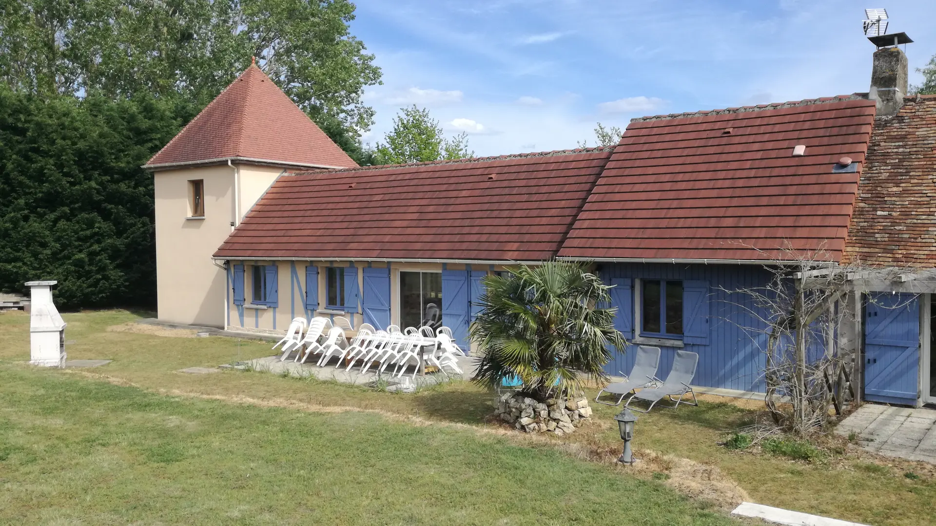 EXTERIEUR côté jardin