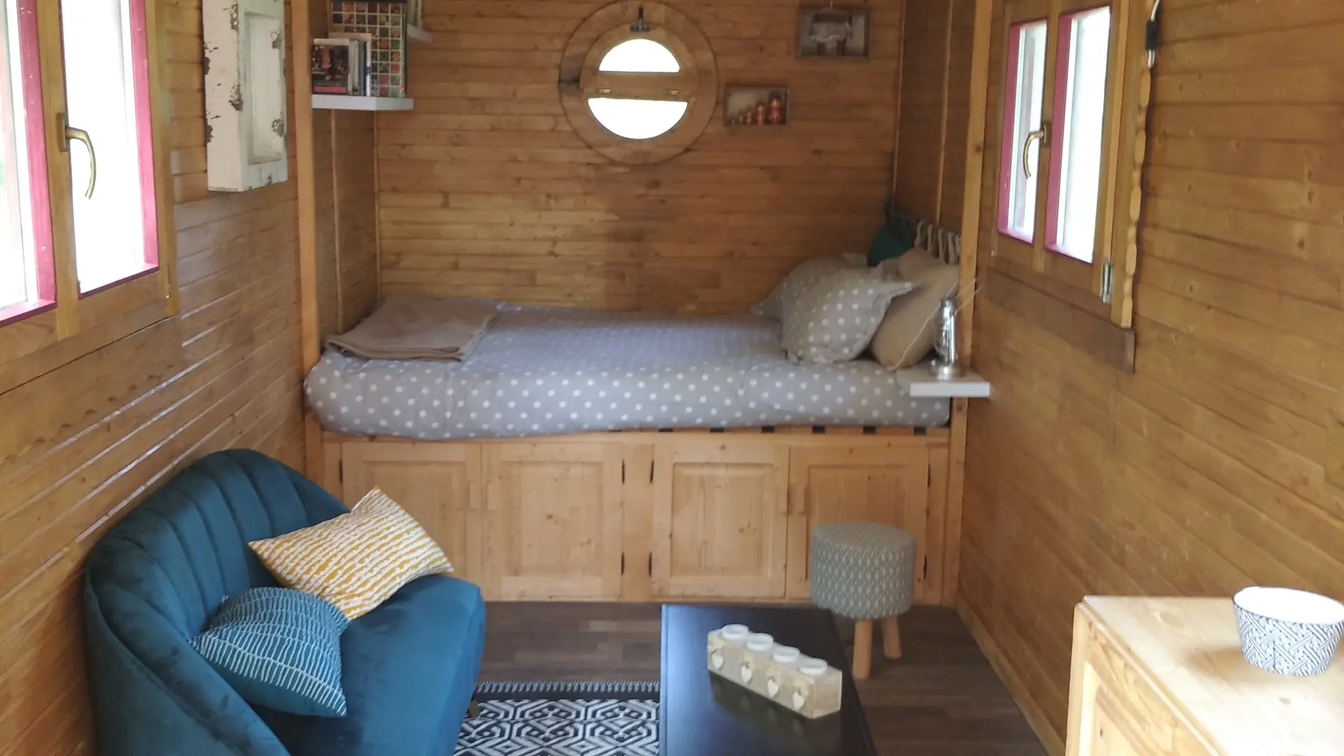 lit dans la roulotte