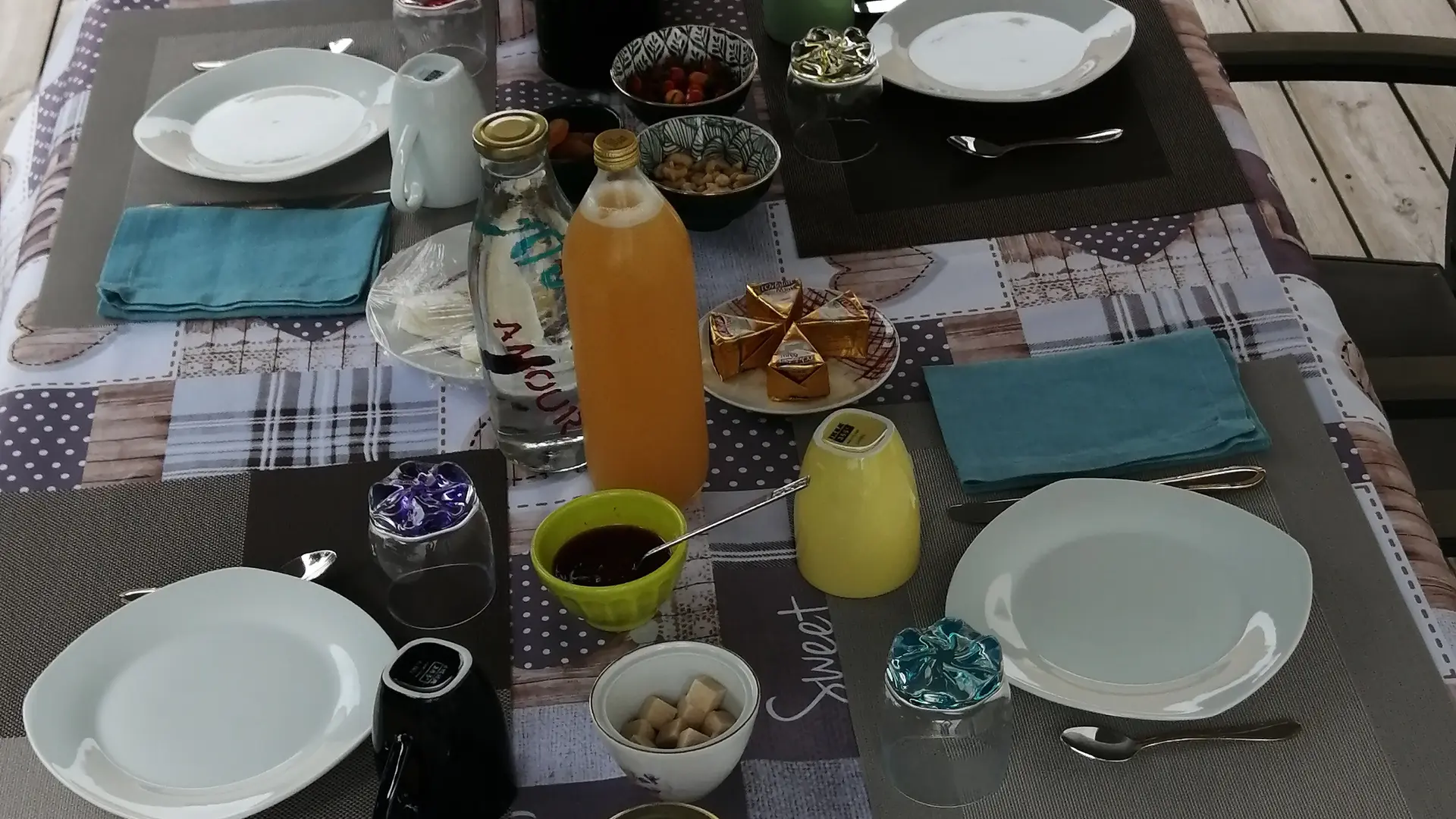 Terrasse aspace petit déjeuner & table d'hôtes