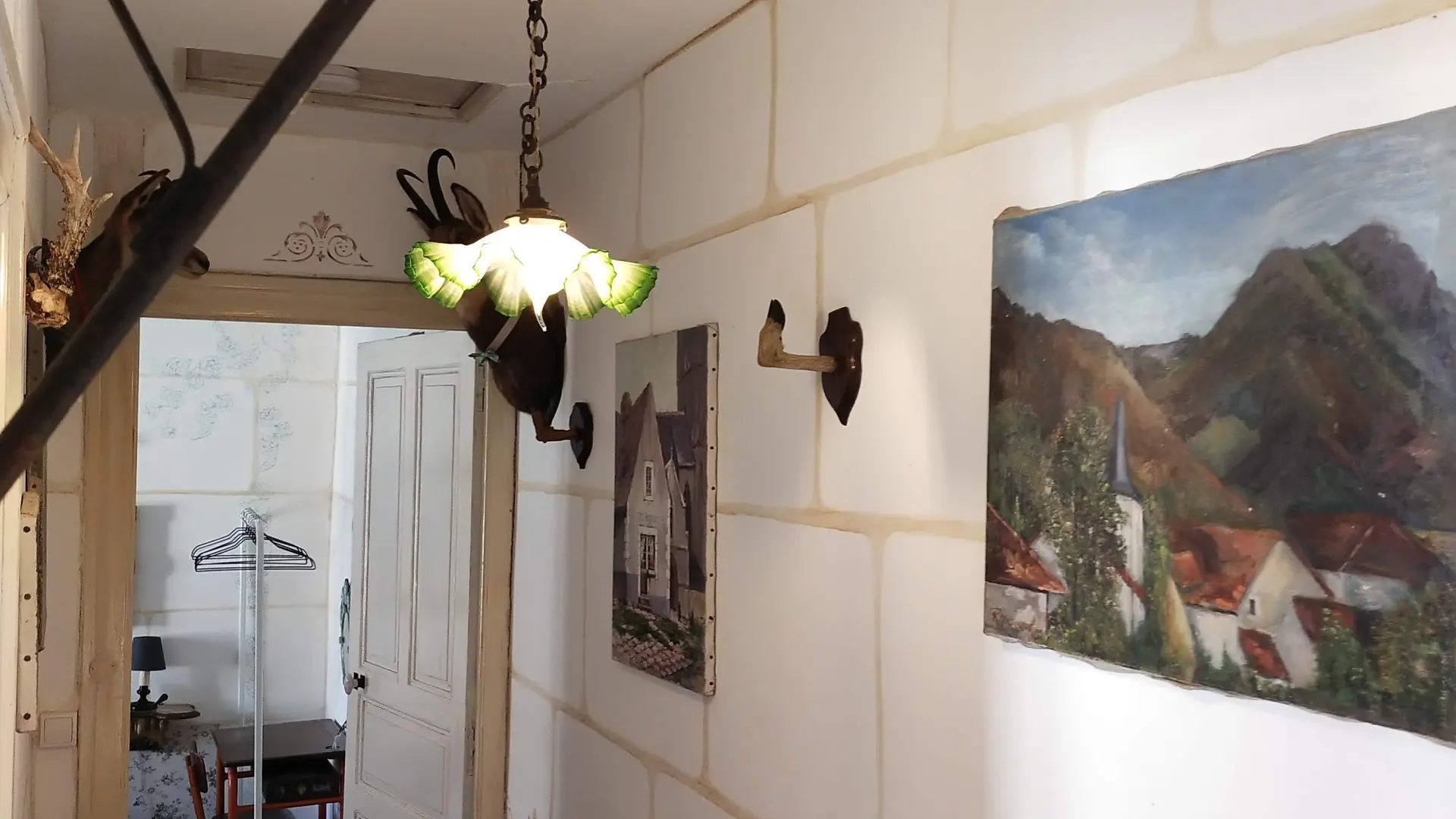 Couloir d'accès aux pièces de l'appartement