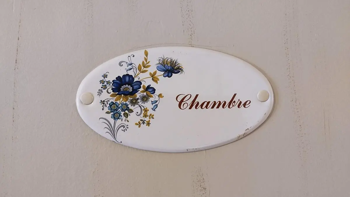 Deux chambres spacieuses équipées de lits convertibles selon les besoins