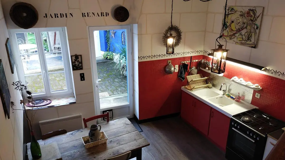 Cuisine donnant sur le patio pour les repas extérieurs