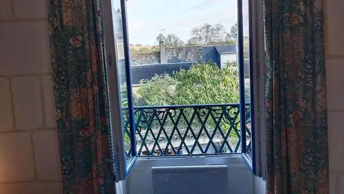 Chambre  avec vue sur le massif forestier nord-est