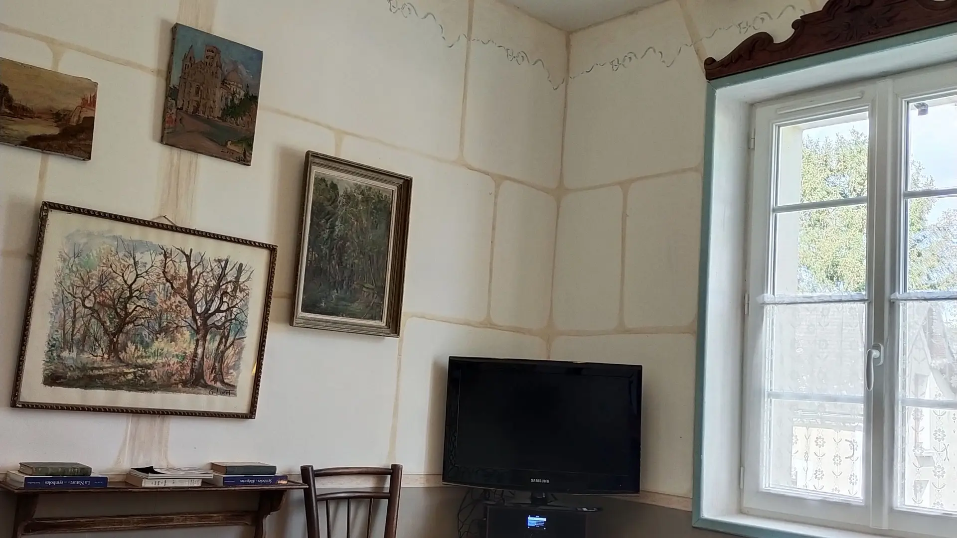 Tv et radio connectée dans le salon