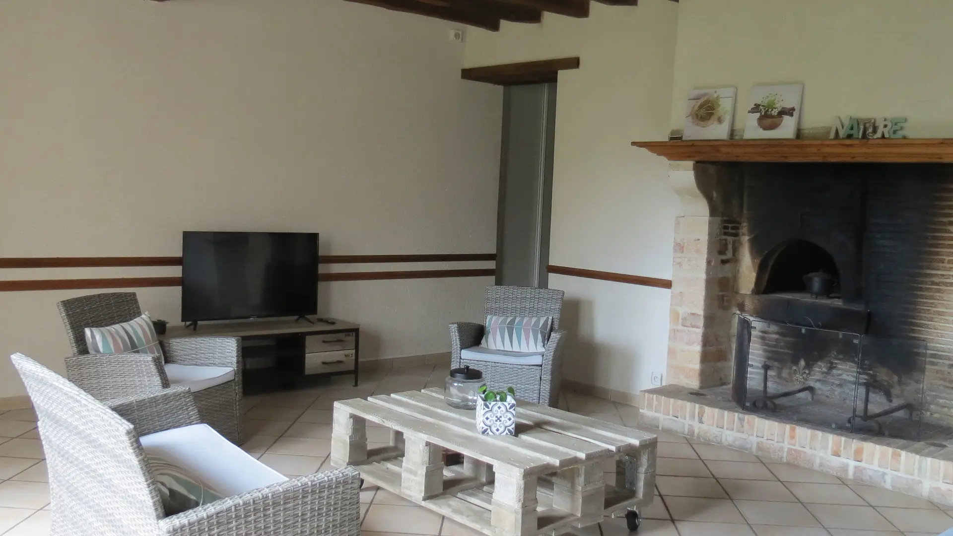 Salon télé - Cheminée