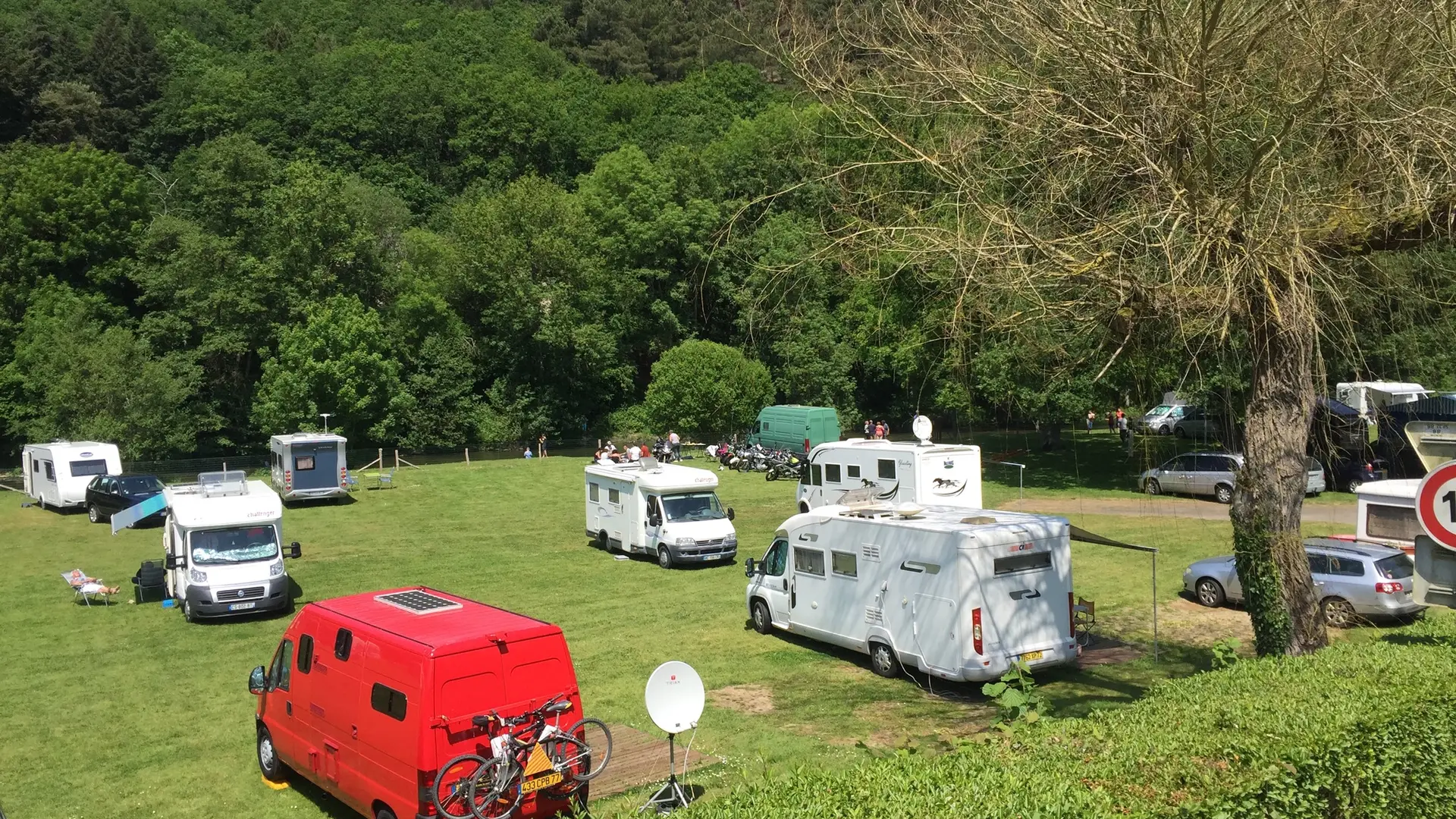 Camping des Alpes Mancelles - Saint-Léonard-des-Bois - emplacements