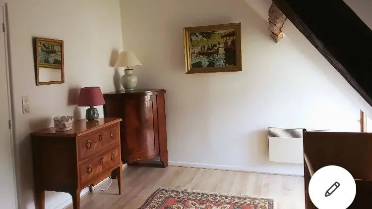 Gîte de l'Angellerie_la Bruère sur Loir_lit bébé dans la chambre parentale