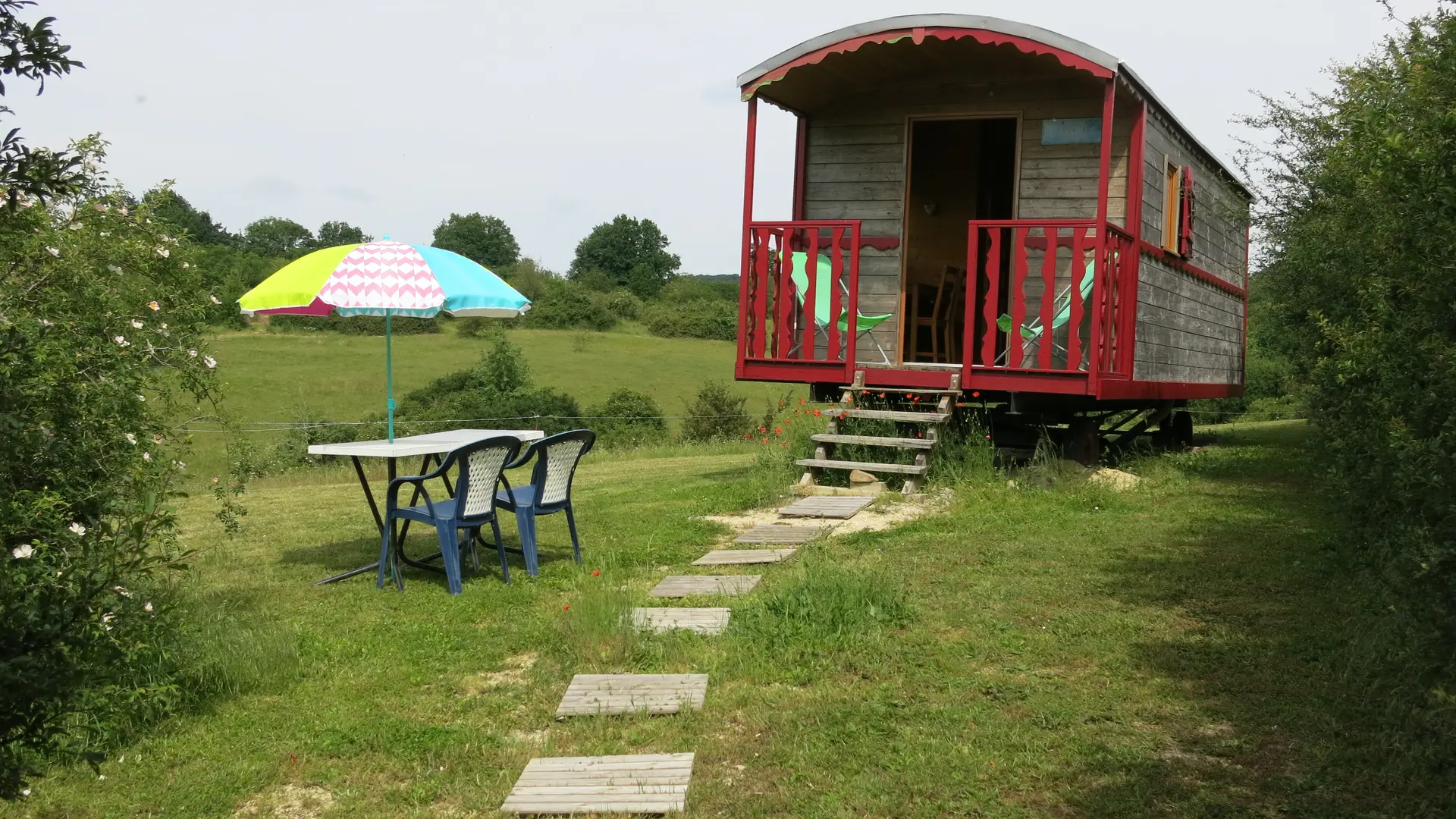 La Grande Savane - Saint-Paul-le-Gaultier - roulotte toute équipée extérieur