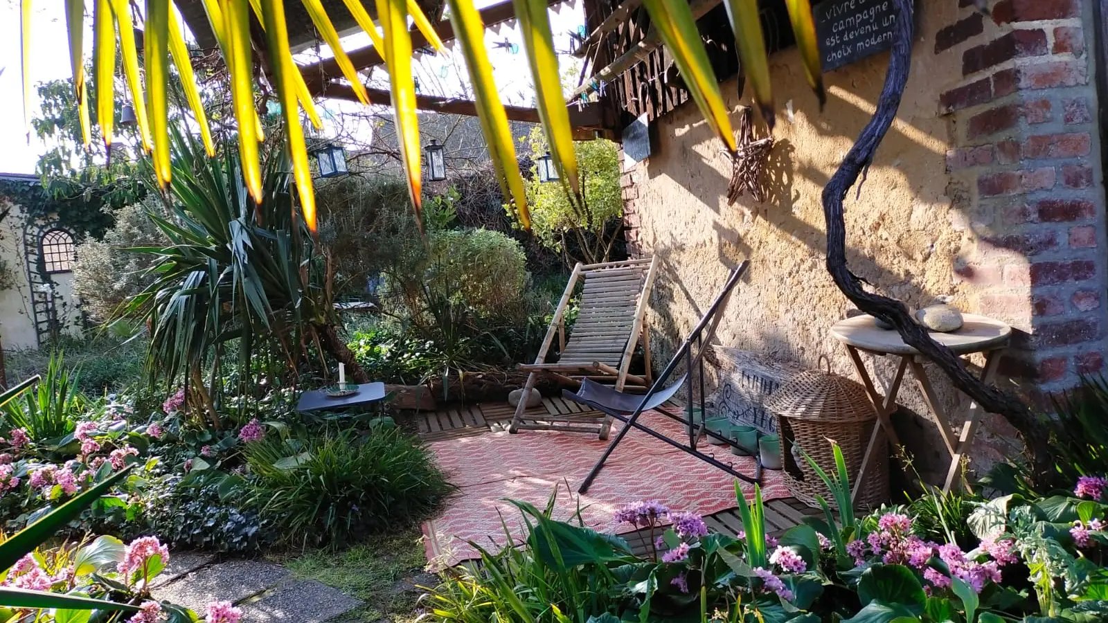 Gite jardin yuccas- les clos sur loir cottage