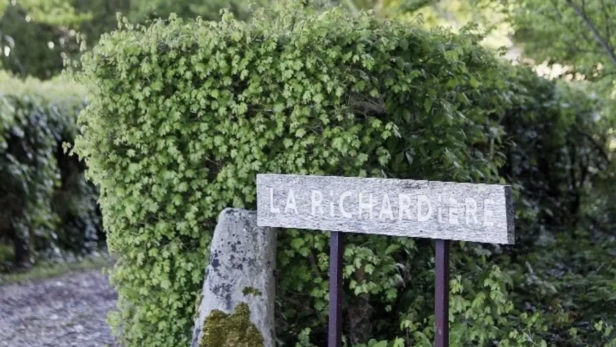 Richardière entrée vers la cour L'arrivée