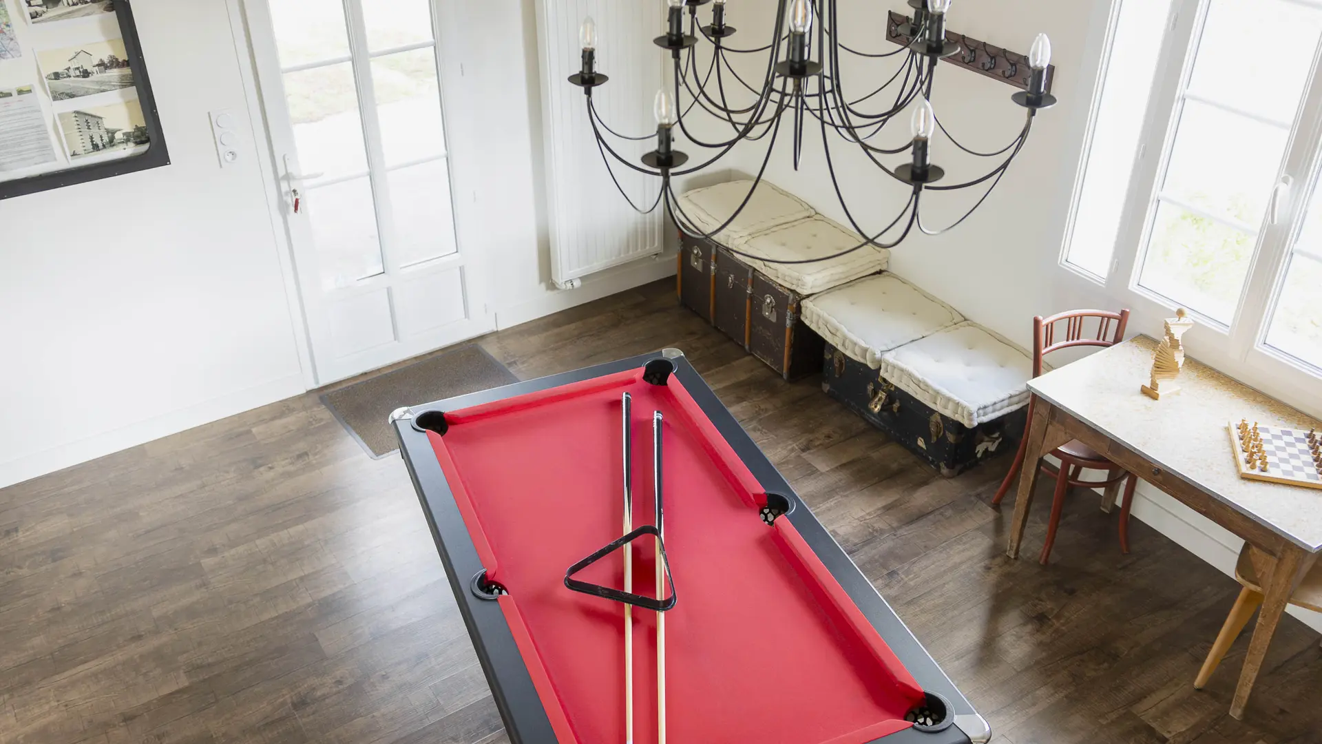 L'entrée et salle de jeux