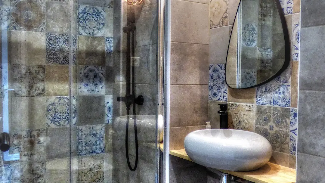 Le-Moulin-de-Follet-Suite-Tilleul-salle-d'eau-chambre-d-hote-anjou-maine-et-loire-49-fougere