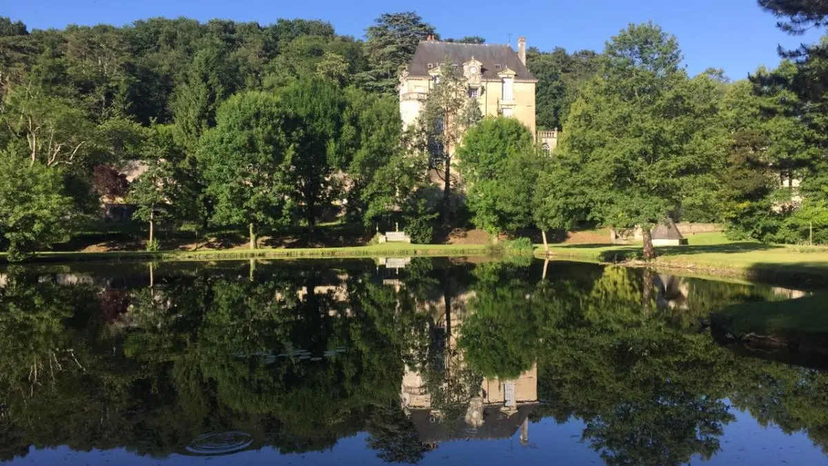 Le château de la Roche Racan et l'étang
