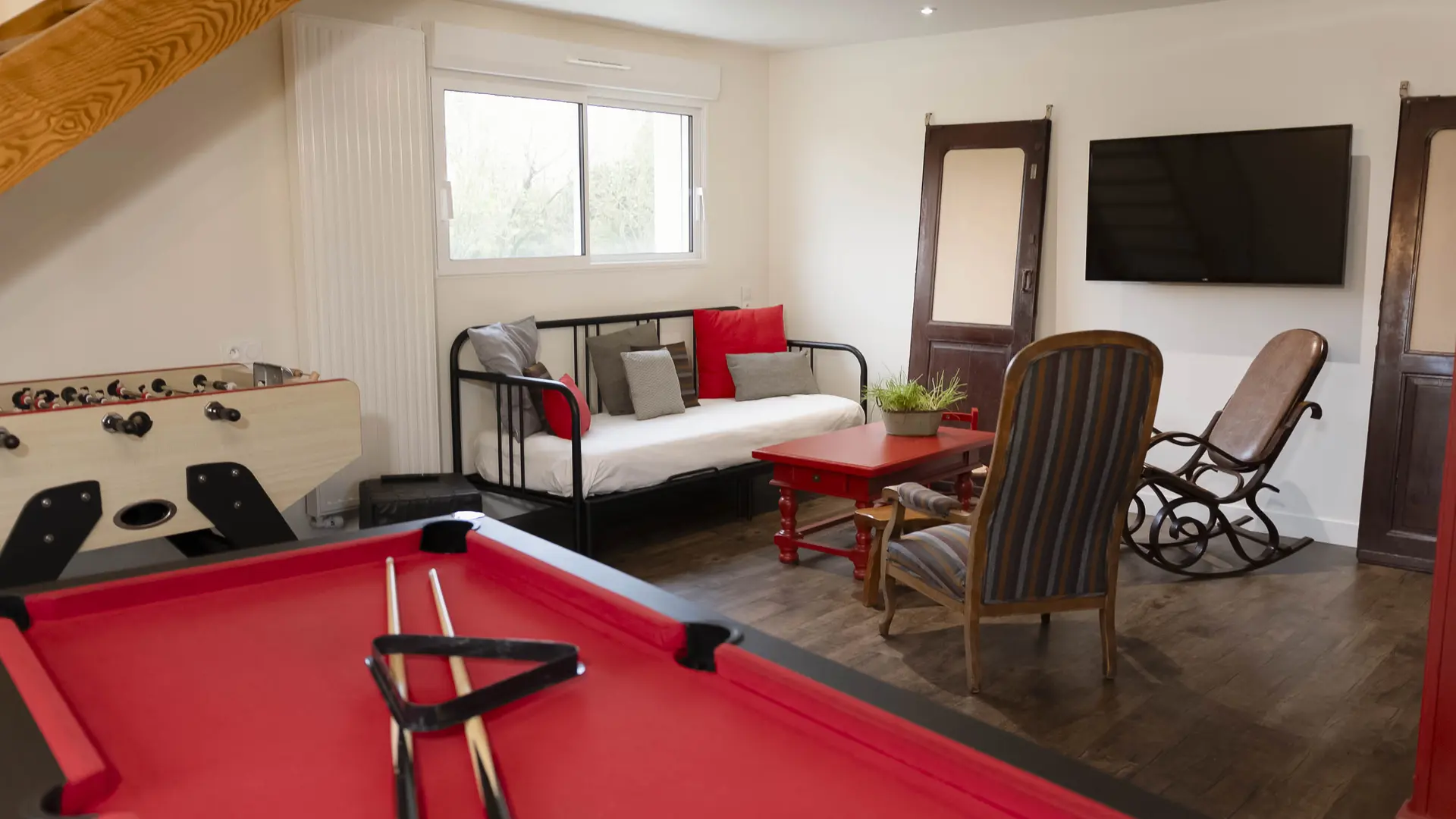 Le salon, le billard et le baby foot