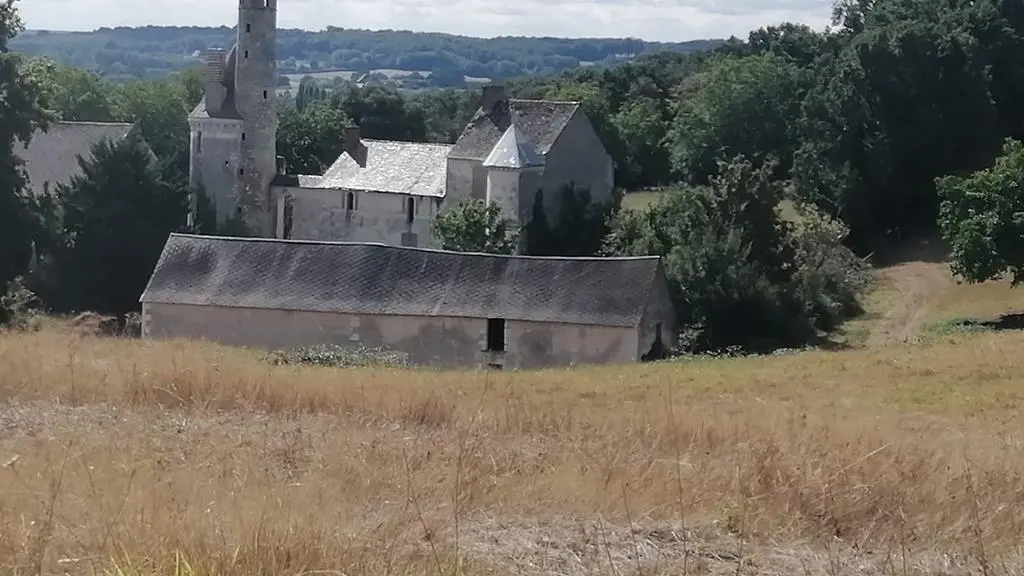 Promenades et randonnées dans la vallée  voisine de la maulne, à 5 minutes