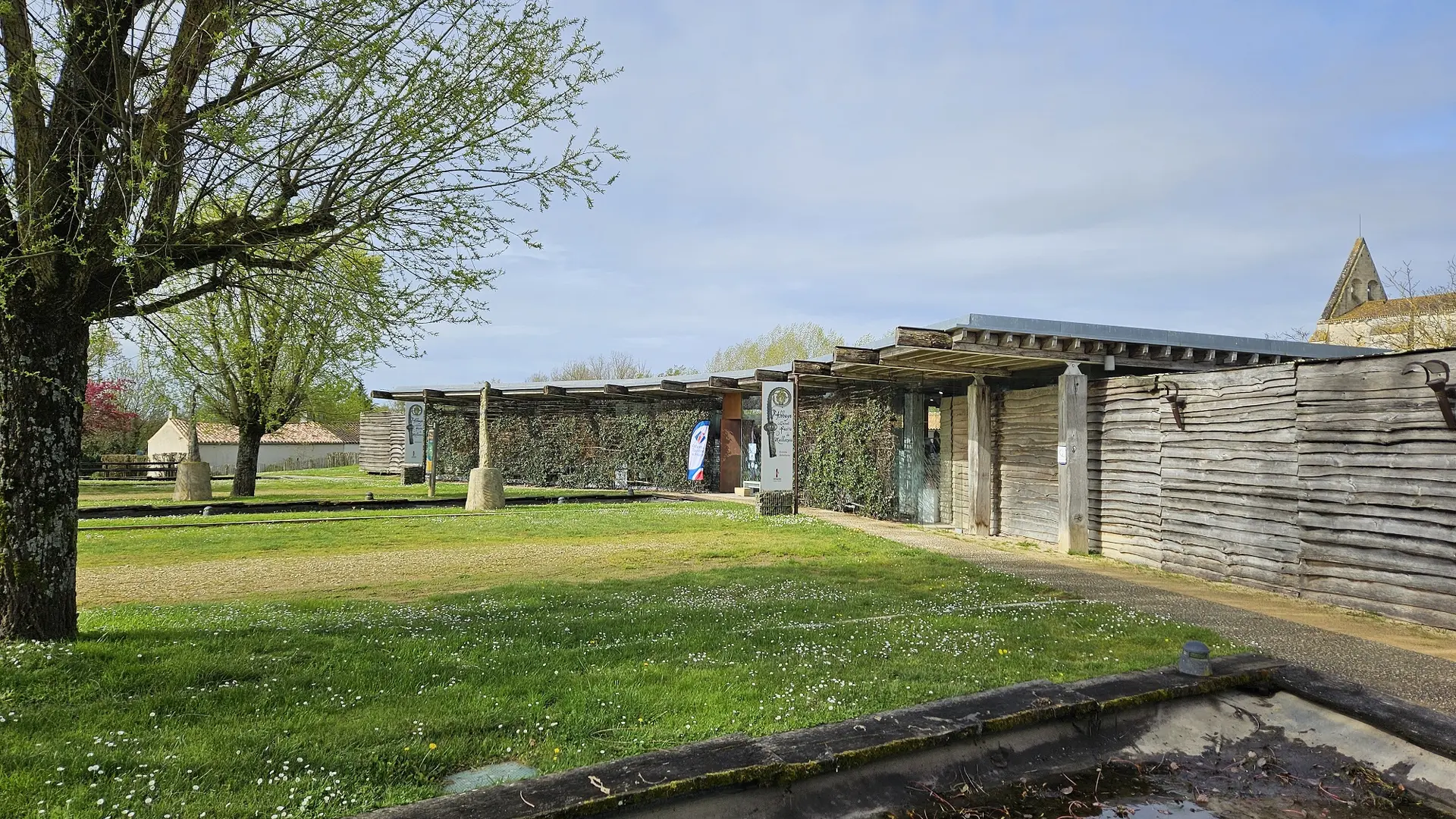 Office de Tourisme Maillezais dans l'abbaye 85 -1