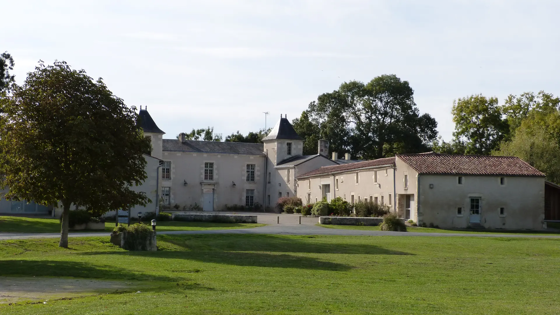 Aire de pique-nique au parc du Vignaud