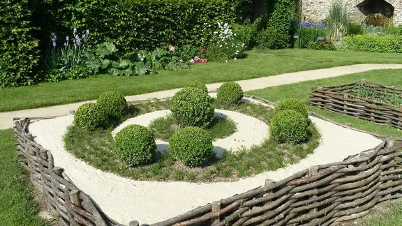 PCU-jardin-medieval-de-la-source (8)