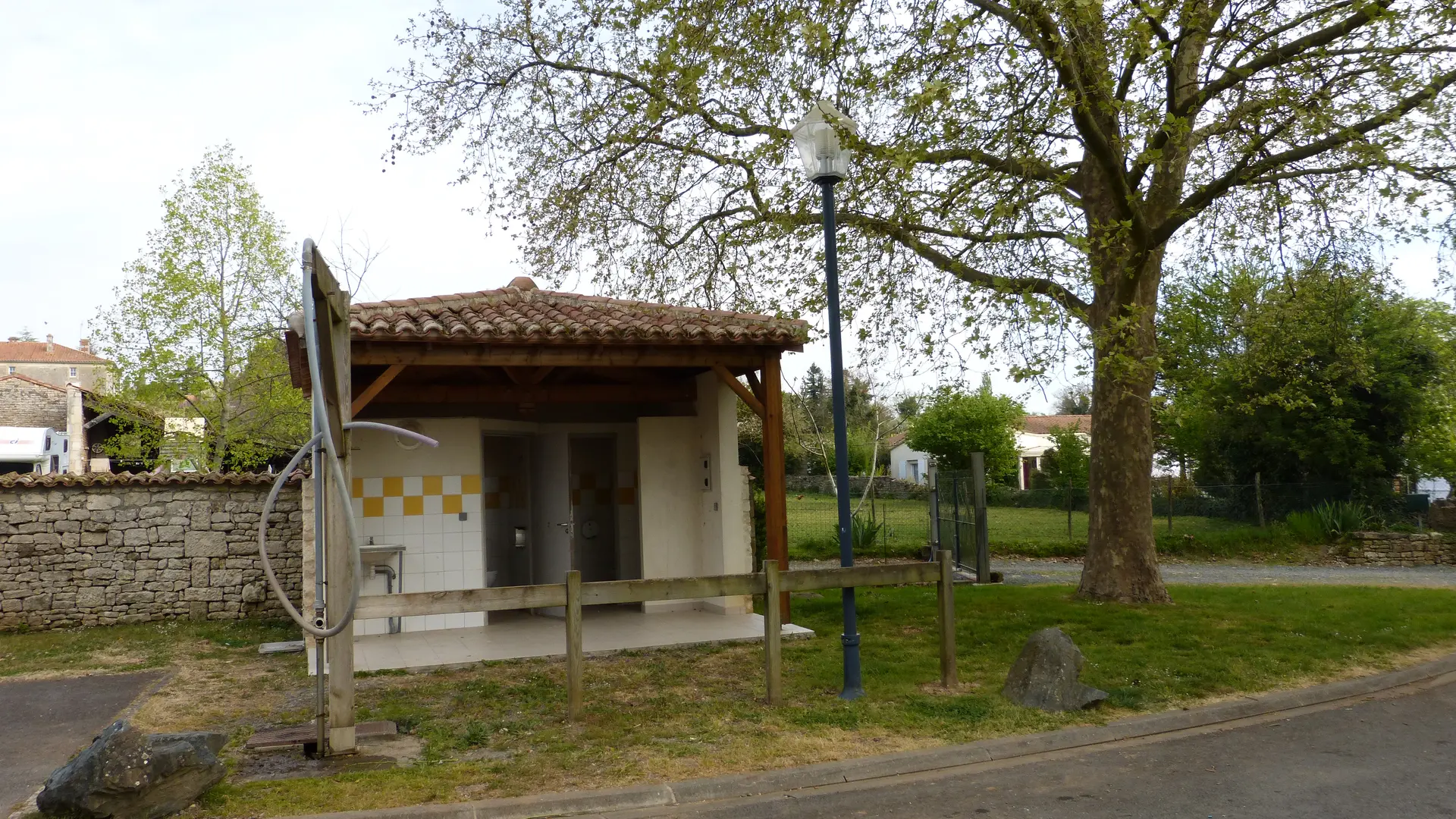 Place de l'église Xanton-Chassenon (5)