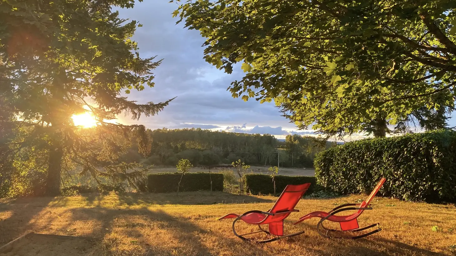 Gîte Le Rocher - Moulins-le-Carbonnel - terrasse ouest