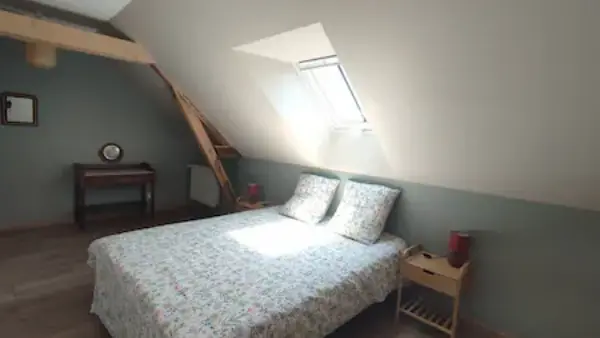 chambre 2 à l'étage