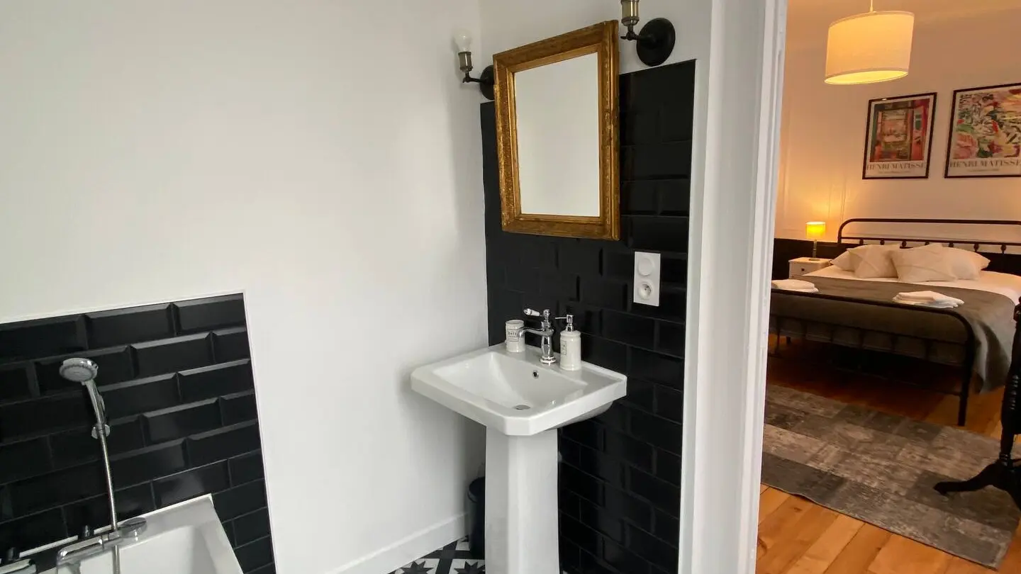 Salle de bain chambre 1