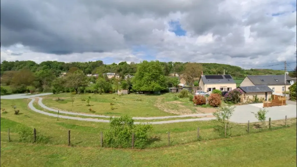 Aire de stationnement camping car_Vouvray sur Loir