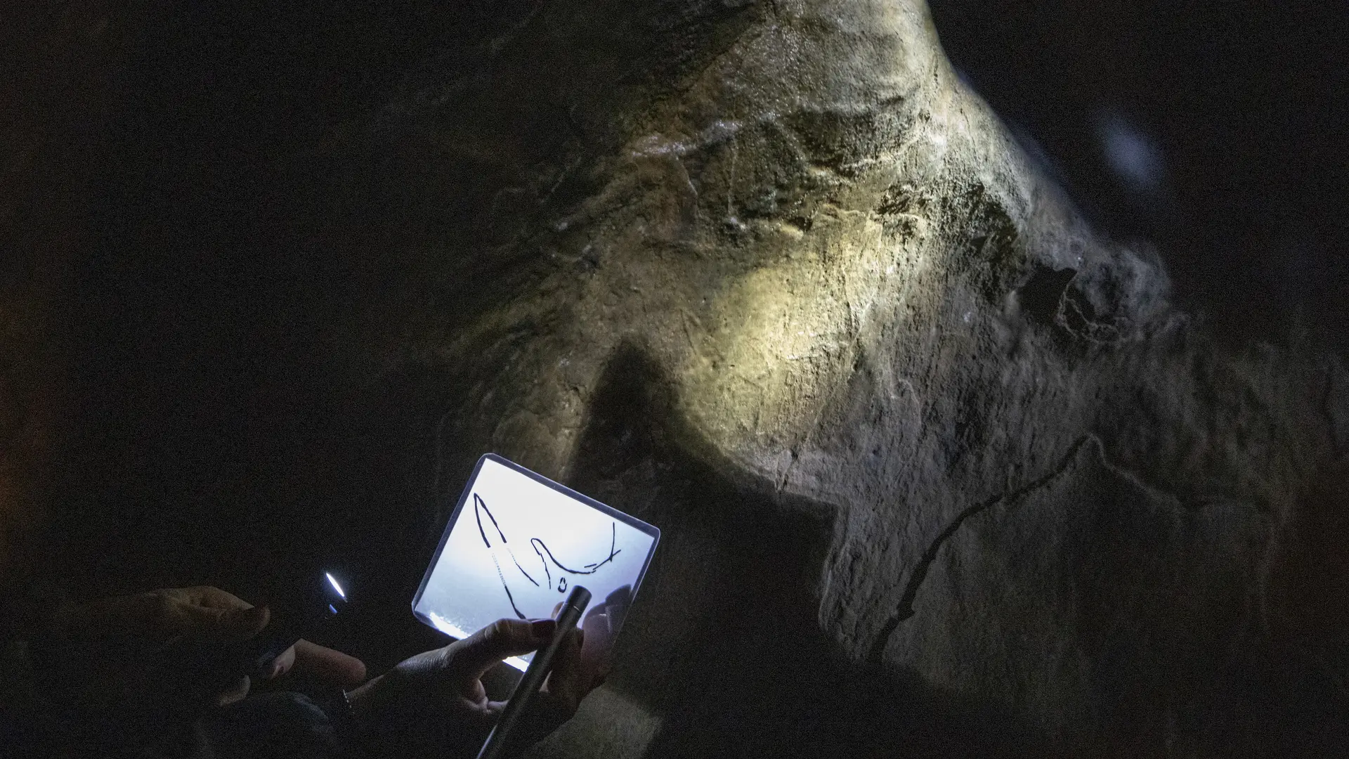 Visite-Groupe-Grottes-Enfant-Saulges