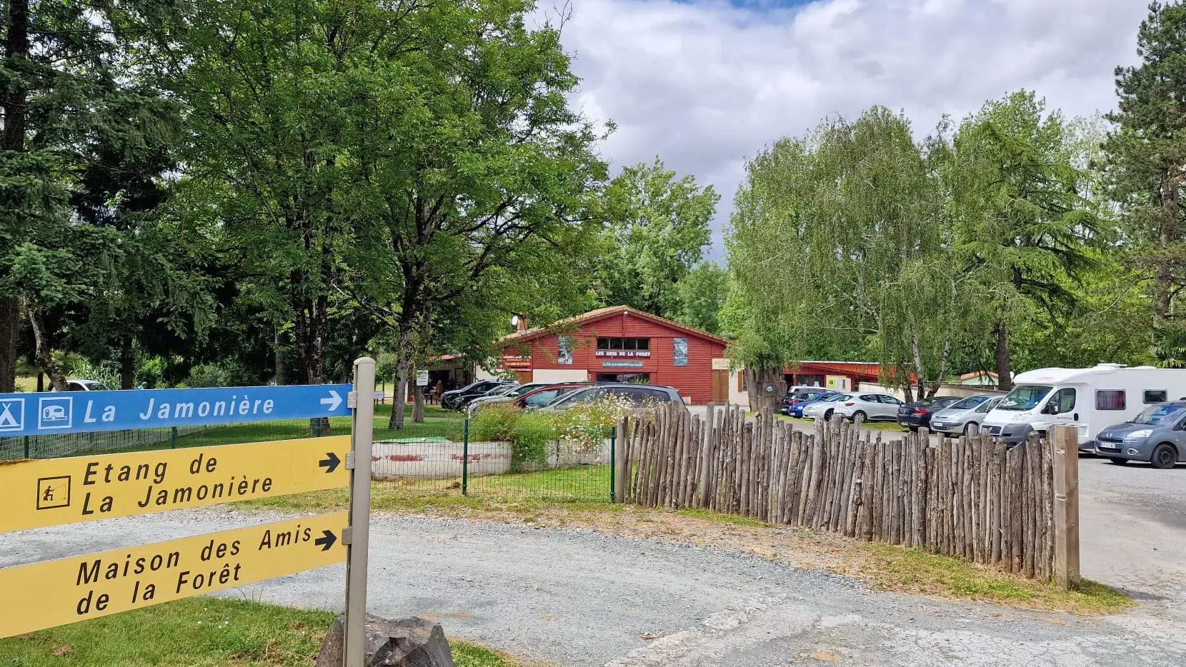 Maison des Amis de la Forêt à Mervent 1