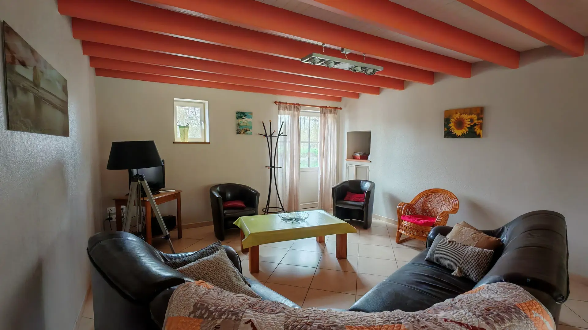 375925 - Salon