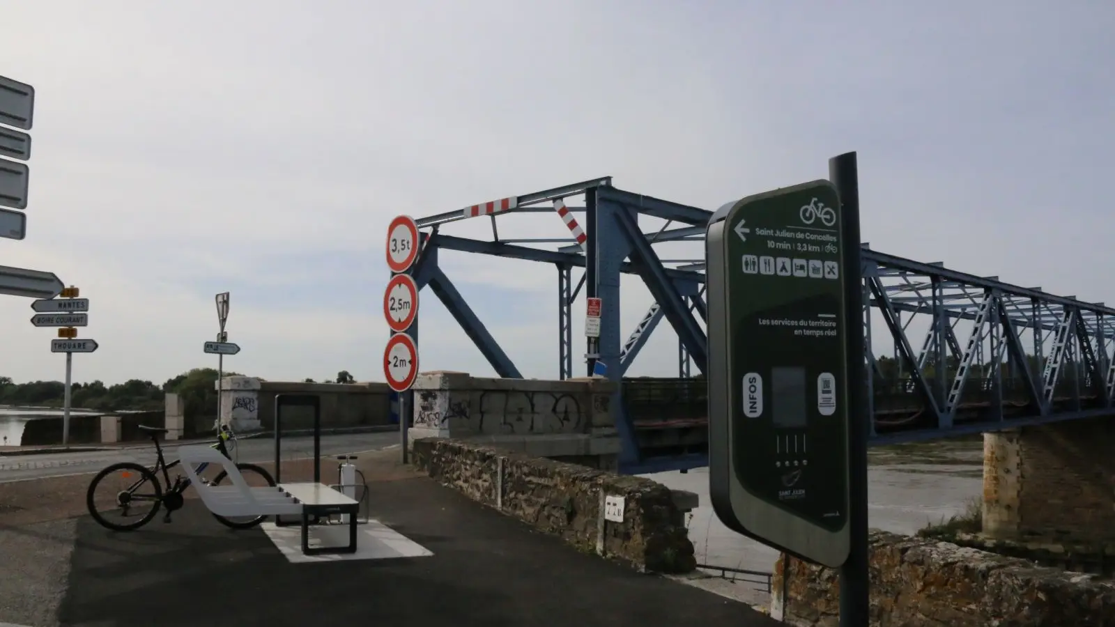 abri velos bords de loire  saint julien de concelles LOI