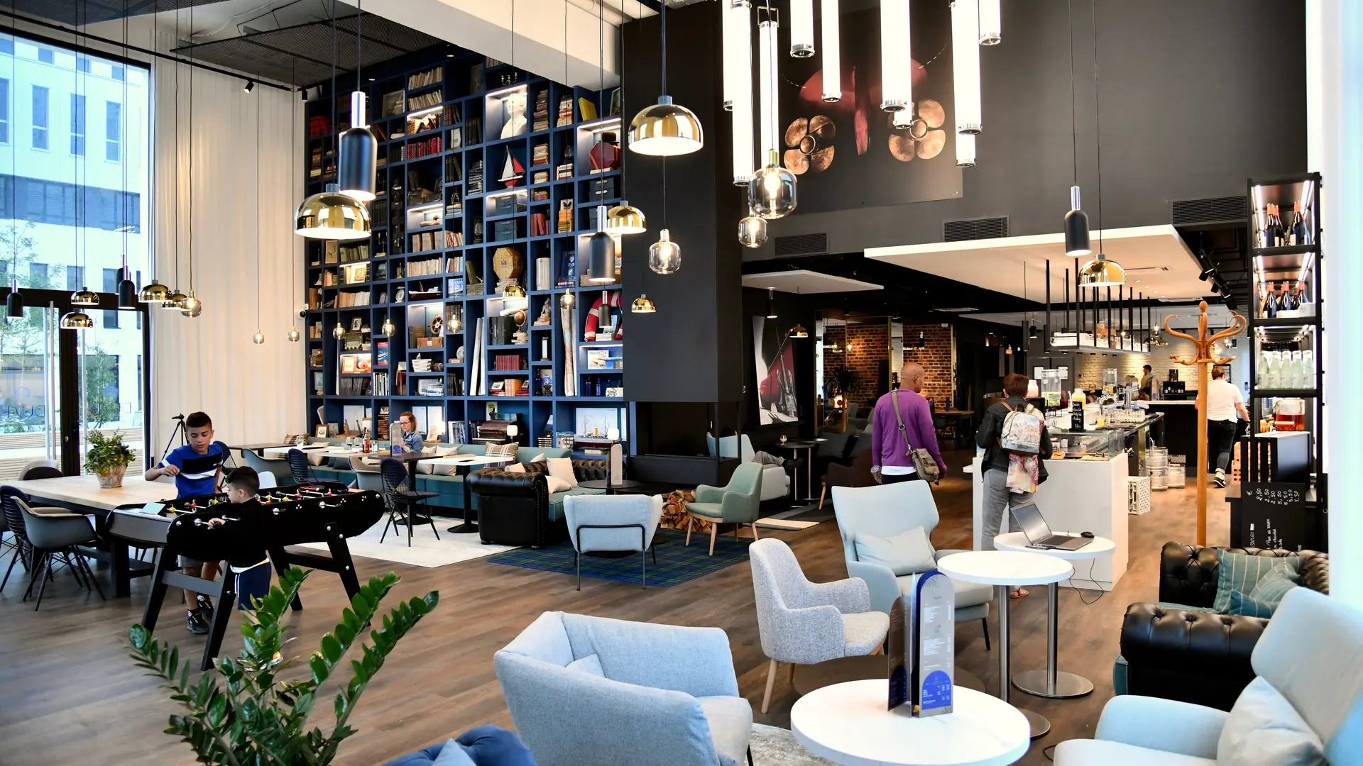 bar-restaurant-dusk-co-working-hotel-petit-dejeuner-cocktail (11)