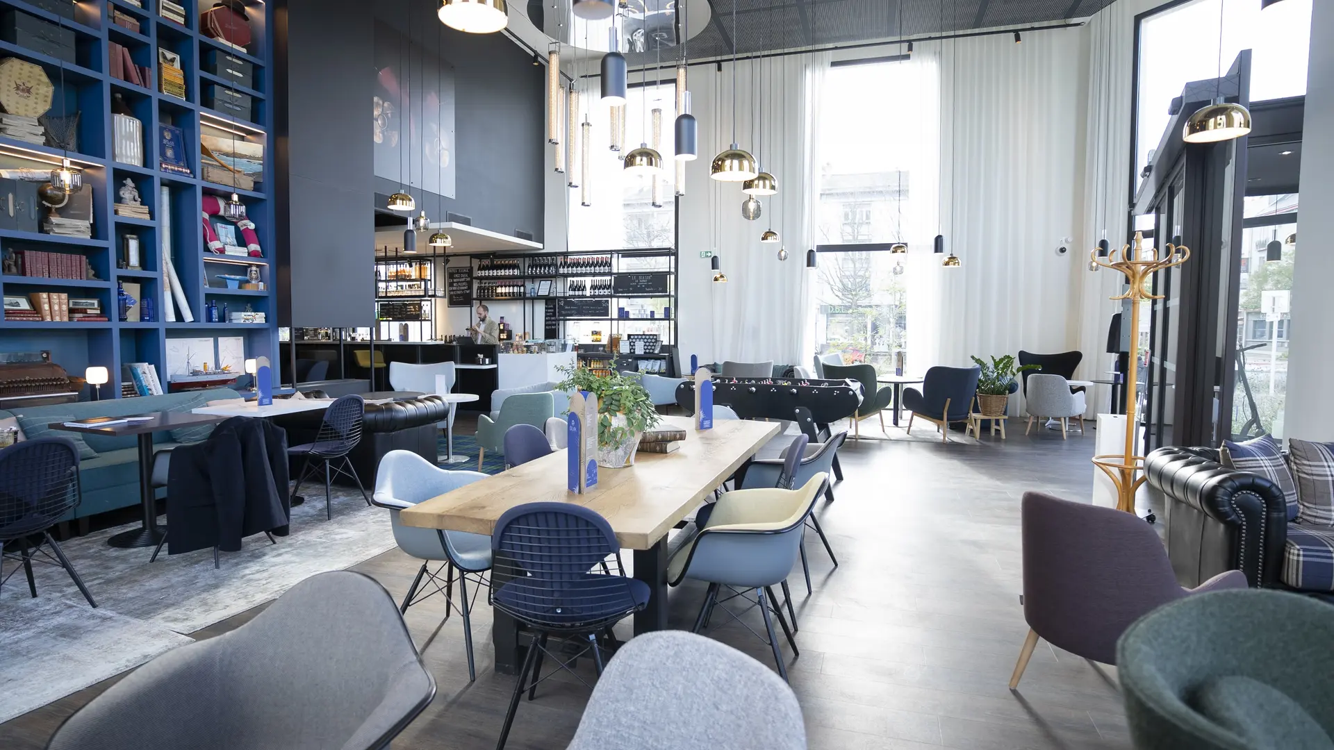 bar-restaurant-dusk-co-working-hotel-petit-dejeuner-cocktail (3)