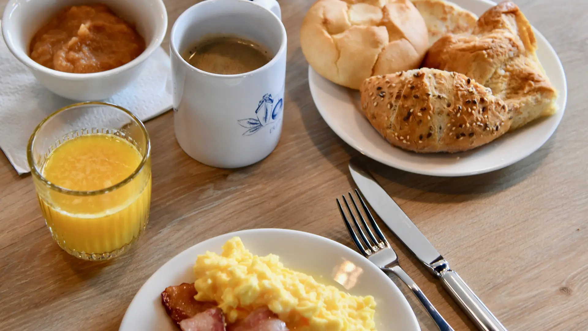 bar-restaurant-dusk-co-working-hotel-petit-dejeuner-cocktail (5)