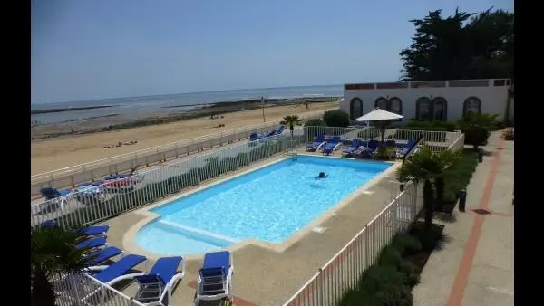 14884 - piscine chauffée