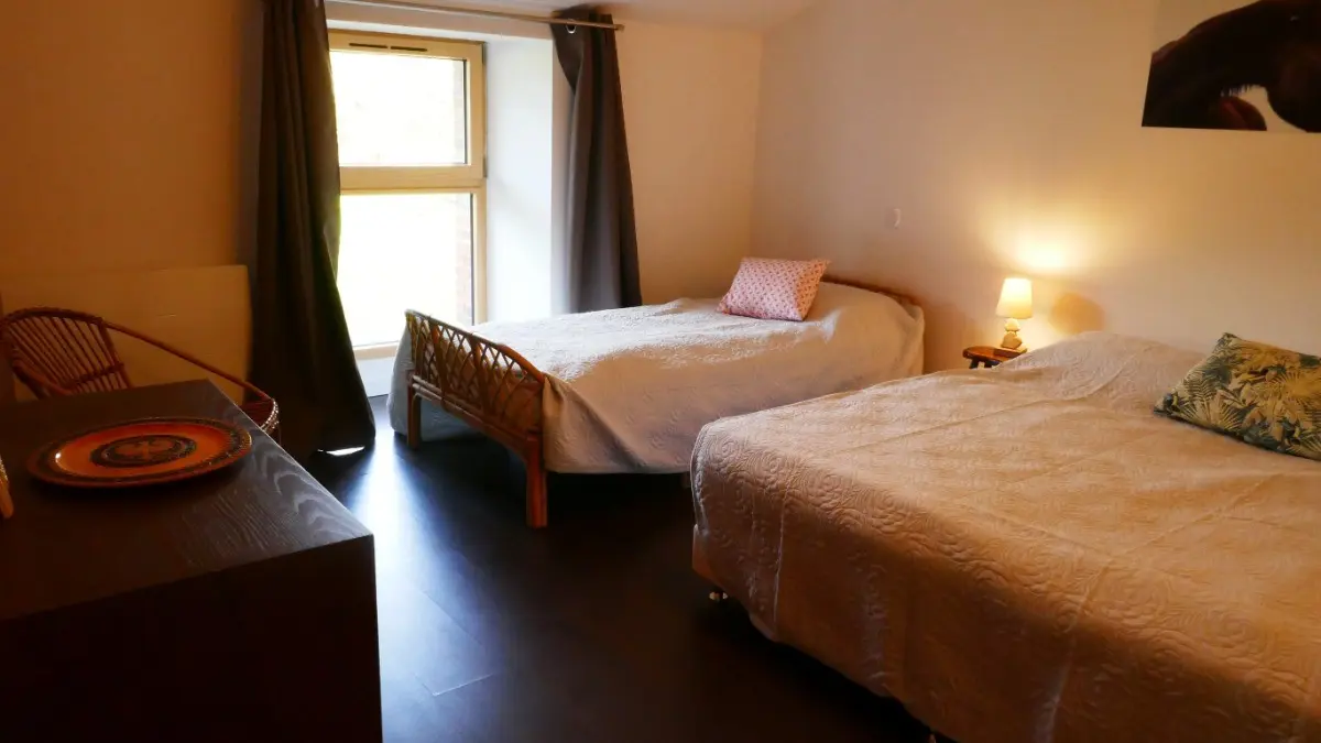 245548 - Chambre à l'étage : 2 lits en 90 rapprochés + 1 lit en 90