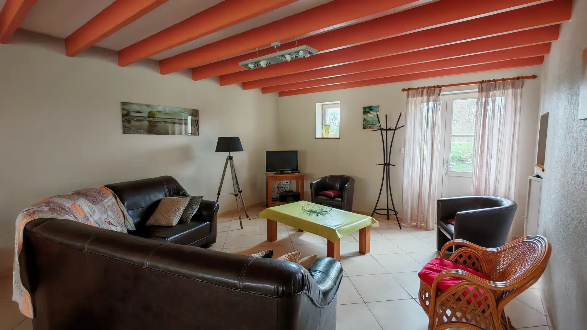 375923 - Salon